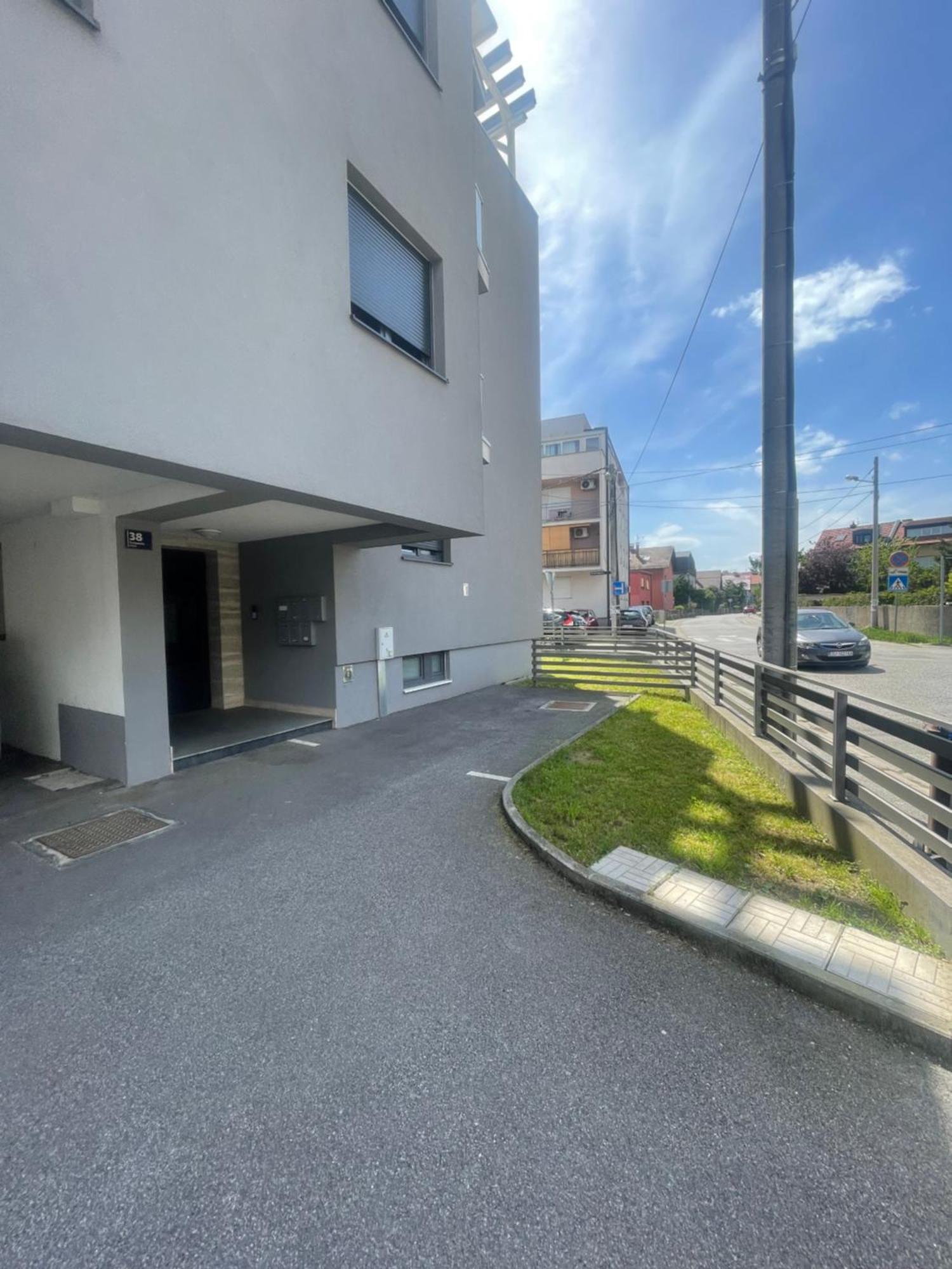 Lucky Place Apartment - Zumberacka With Free Private Parking Zagabria Esterno foto
